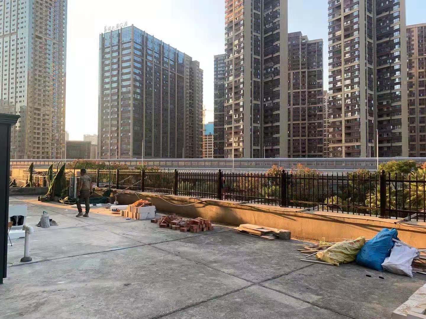 贛州水游城小區(qū)露臺圍欄安裝施工實拍(圖2)